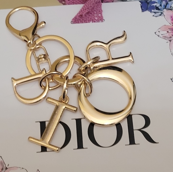 Dior logo keychain /bagcharm gold tone metal - Picture 2 of 6